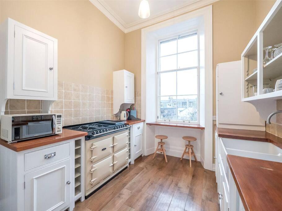 Beautiful & Bright 2 Bed Flat Murrayfield Edinburgh Exterior photo