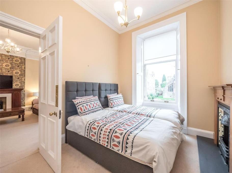 Beautiful & Bright 2 Bed Flat Murrayfield Edinburgh Exterior photo